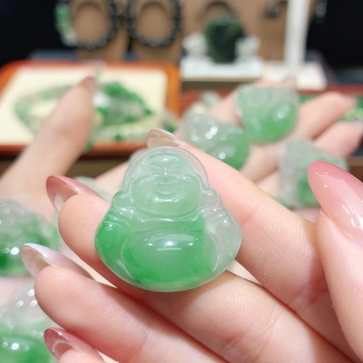 @***念石英质玉（非洲翠）未镶嵌颈饰