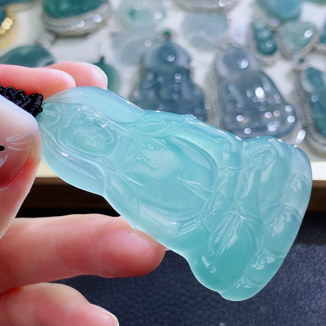 翡翠挂件未镶嵌翡翠