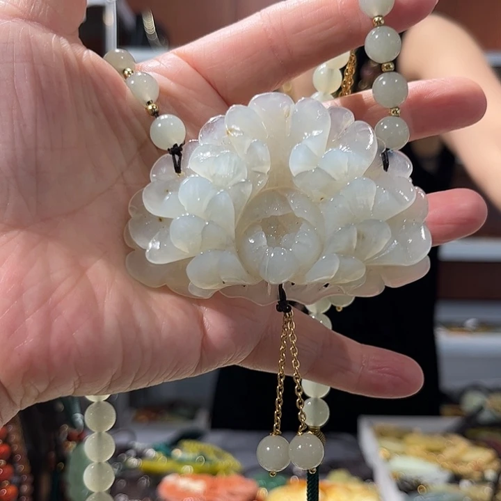 岫玉未镶嵌毛衣链