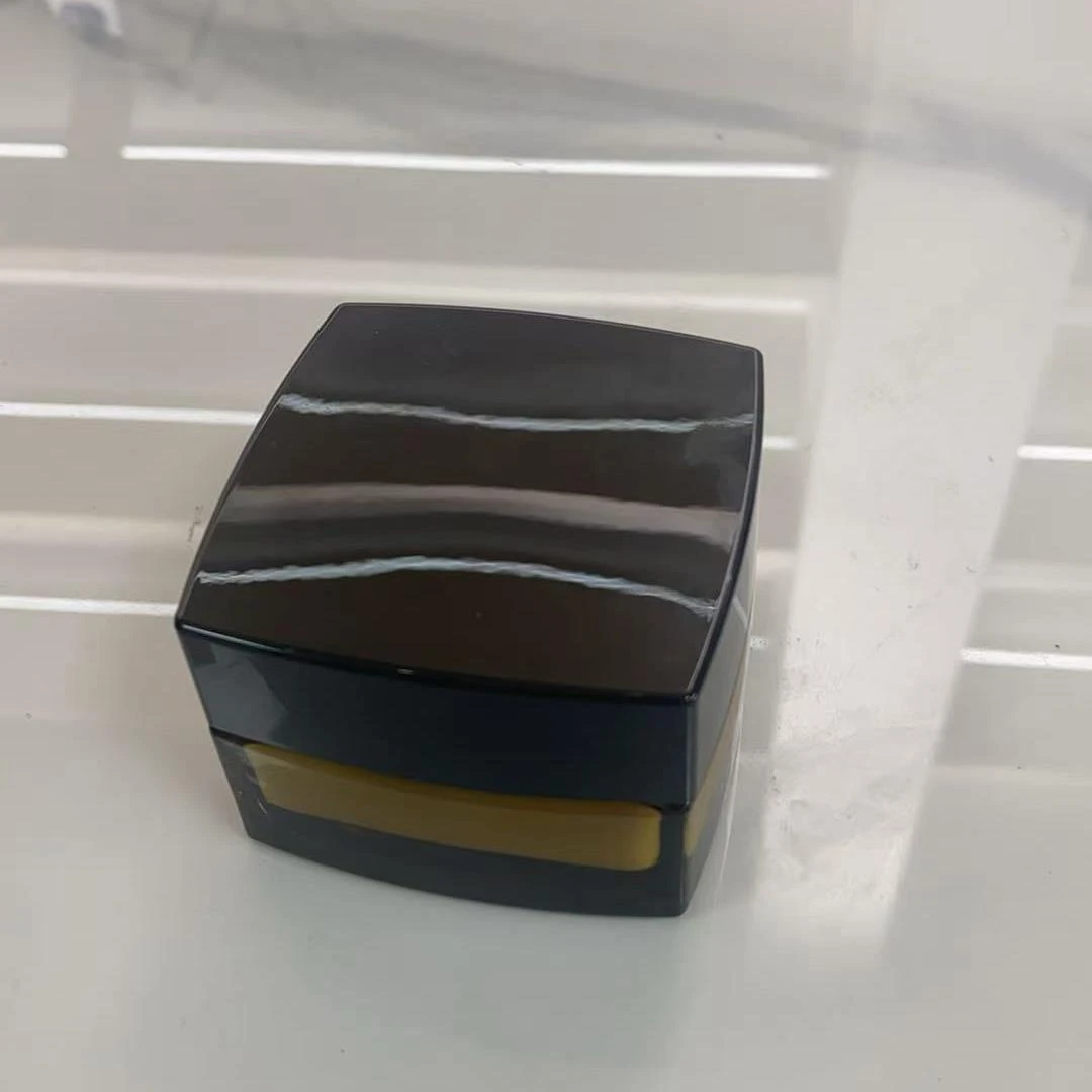 B 【展会专享】水木郡羚黑金鎏光多重细胞赋活霜