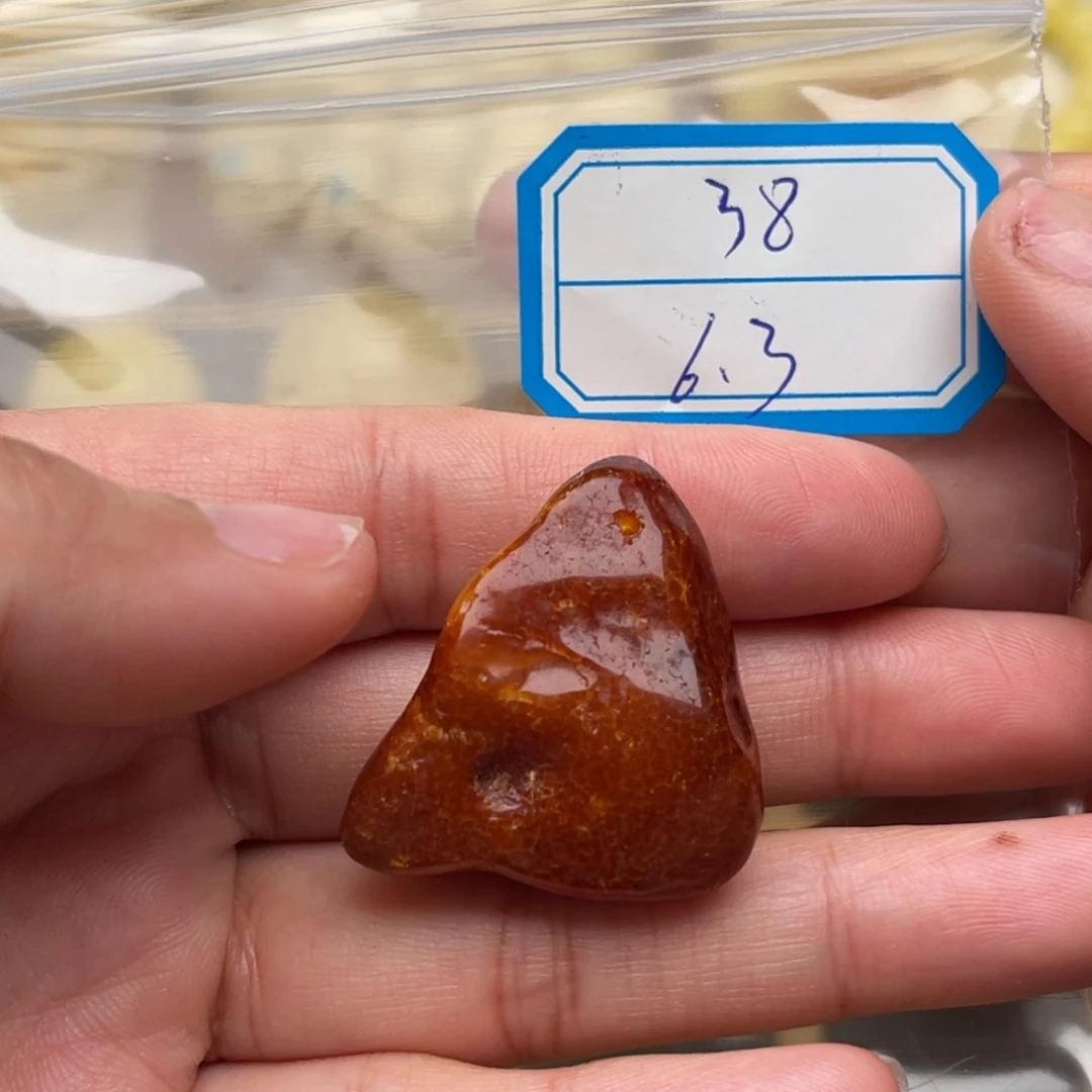 琥珀未镶嵌裸石蜜蜡吊坠笑