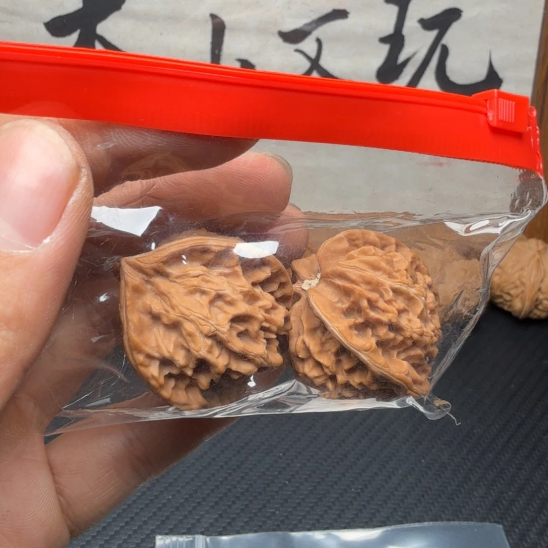 黄***吃文玩核桃吊坠盘山三棱