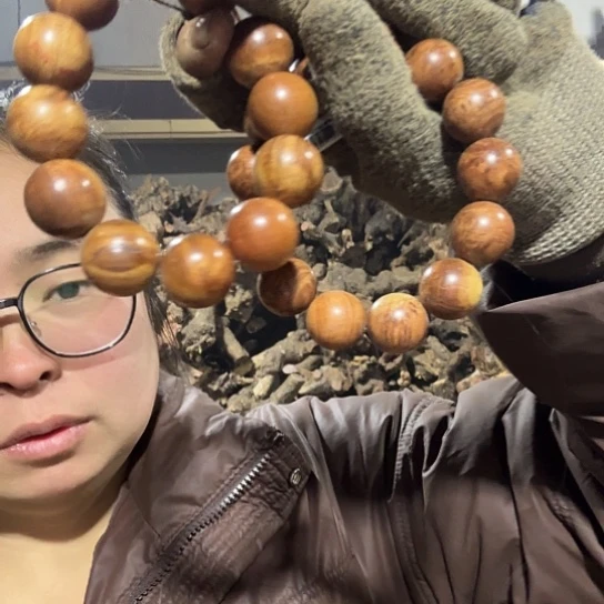 香榧木鹰****艺火琉璃的故事毛料摆件