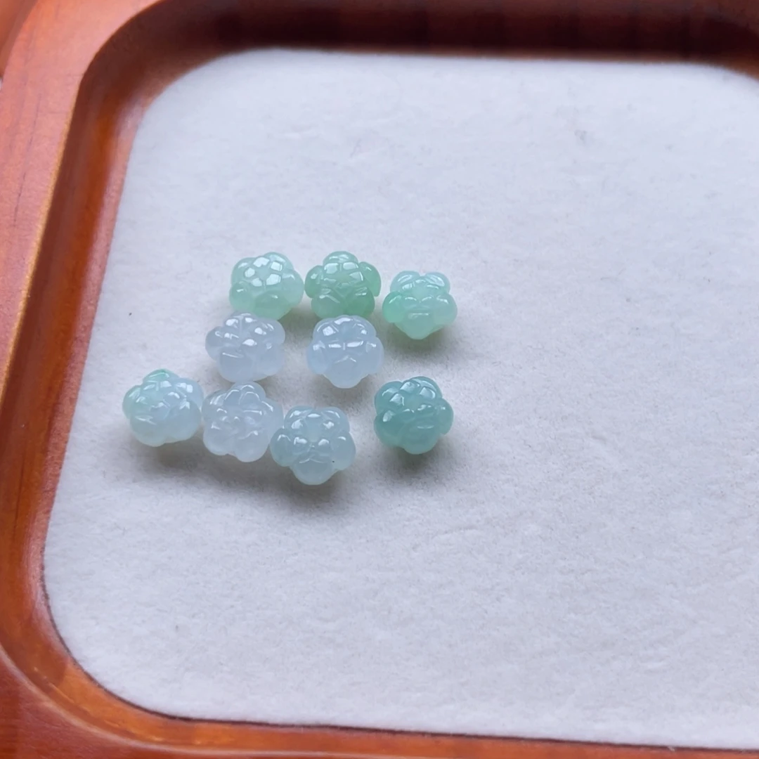 小***子翡翠散珠通孔冰莲花珠9颗