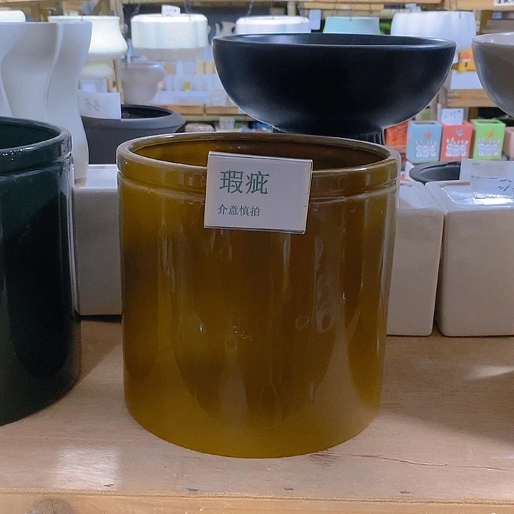 摆件多肉瑕疵盆有孔。