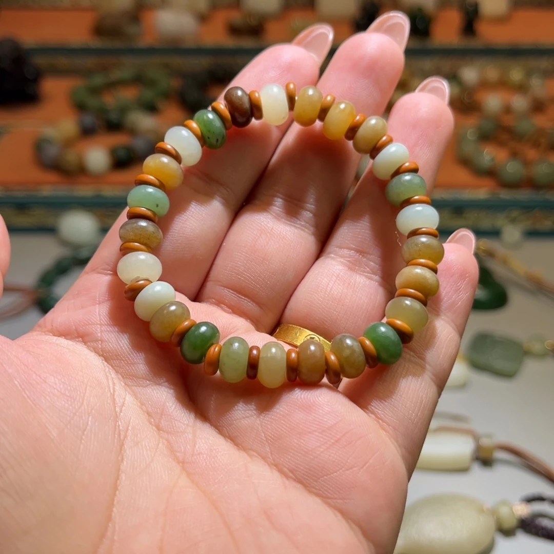 颈饰未镶嵌和田玉微瑕