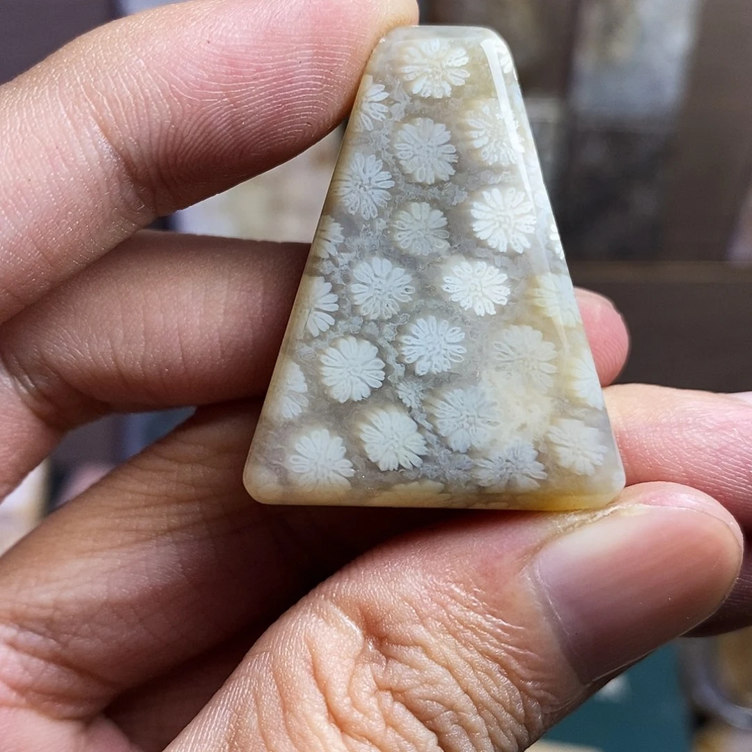 石英质玉（非洲翠）合金颈饰