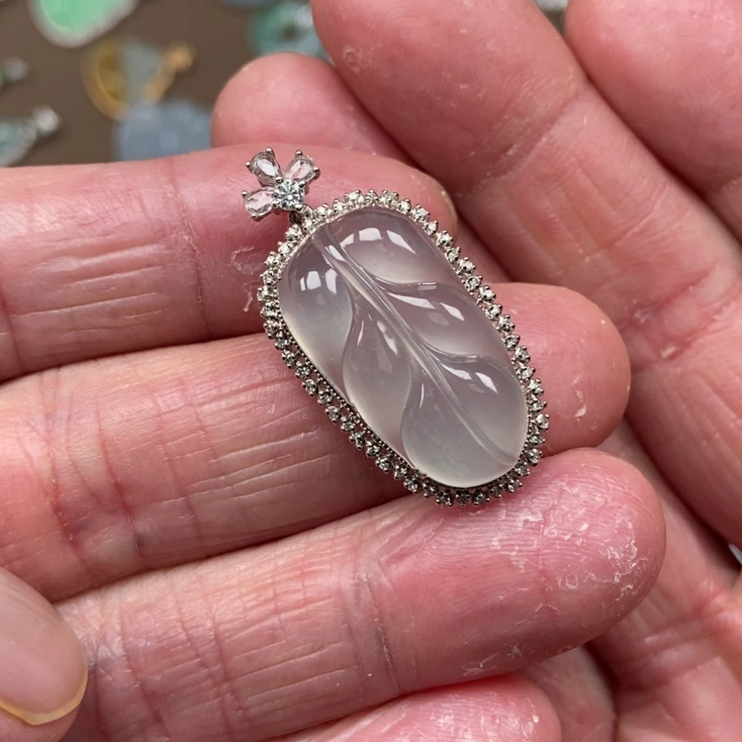 翡翠颈饰18K金镶嵌叶子