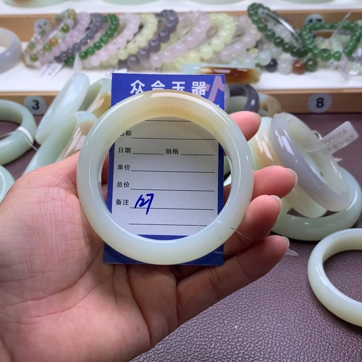 和田玉未镶嵌手镯