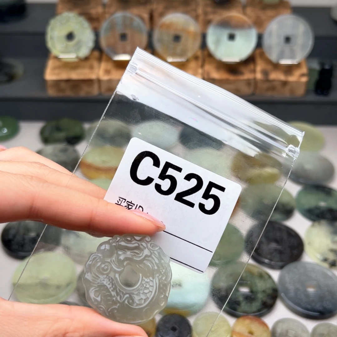 蛇纹石玉颈饰未镶嵌咚**?