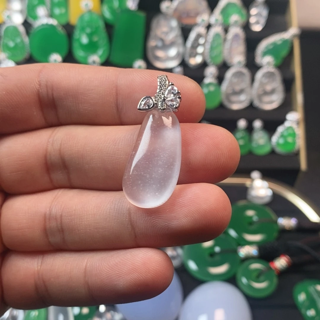 石英质玉合金颈饰