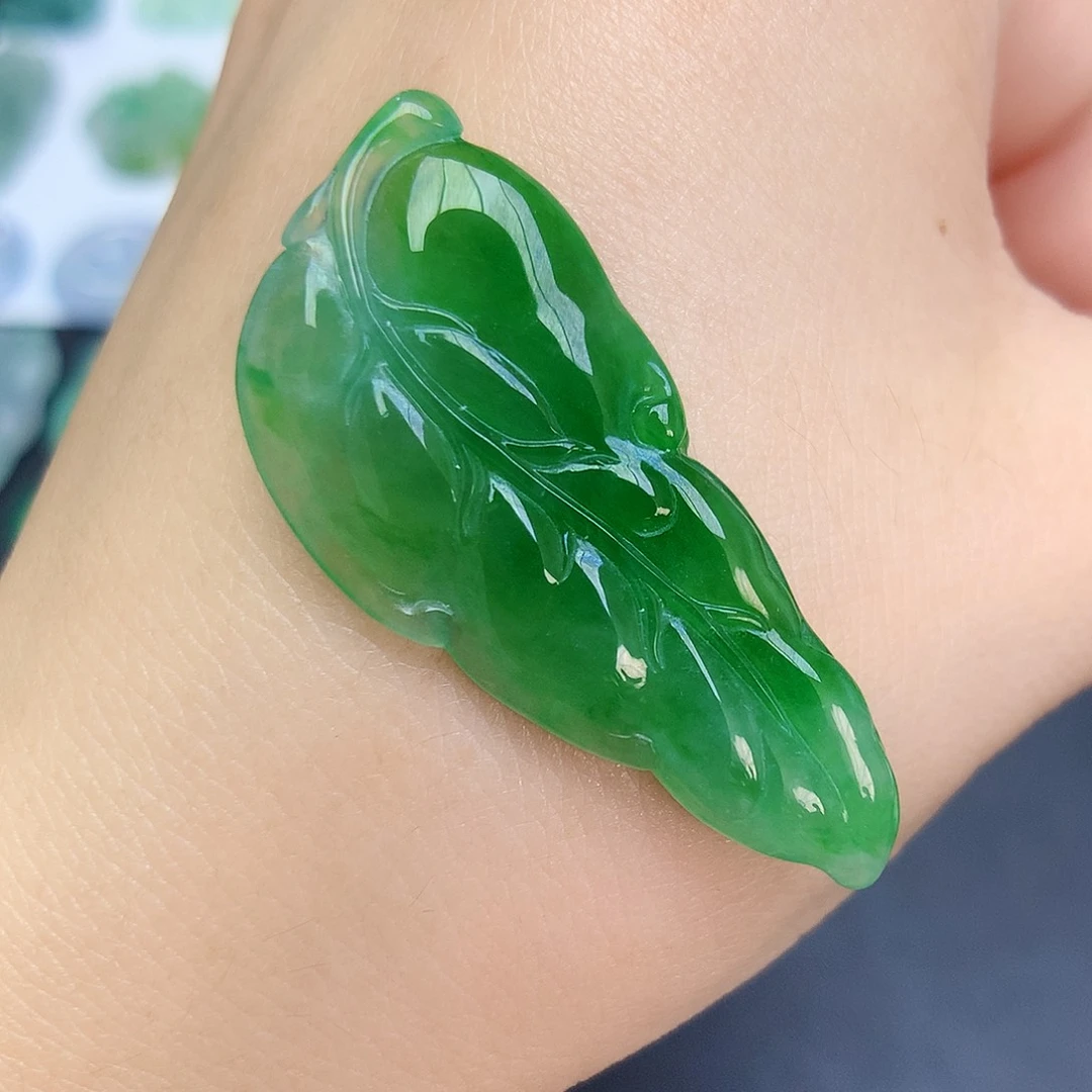 翡翠未镶嵌颈饰叶子