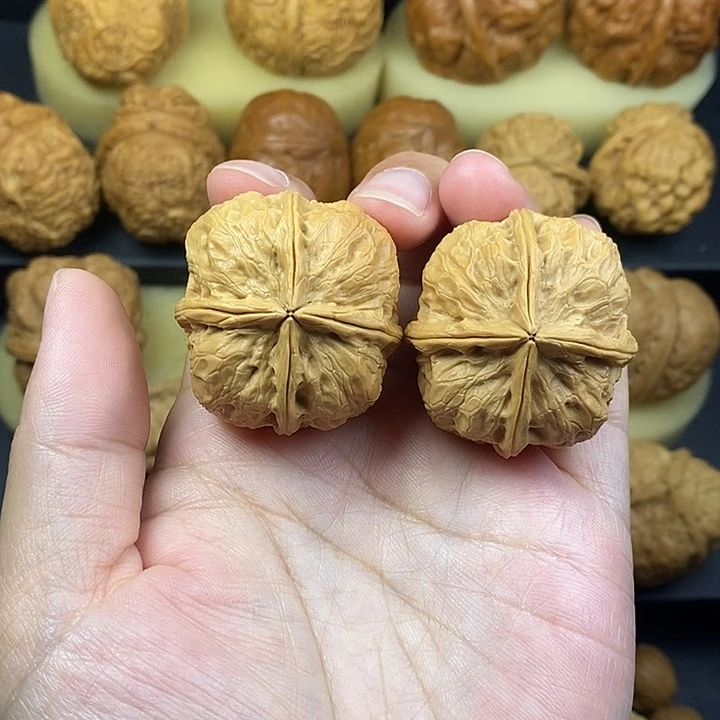 文玩核桃吊坠富贵花开37