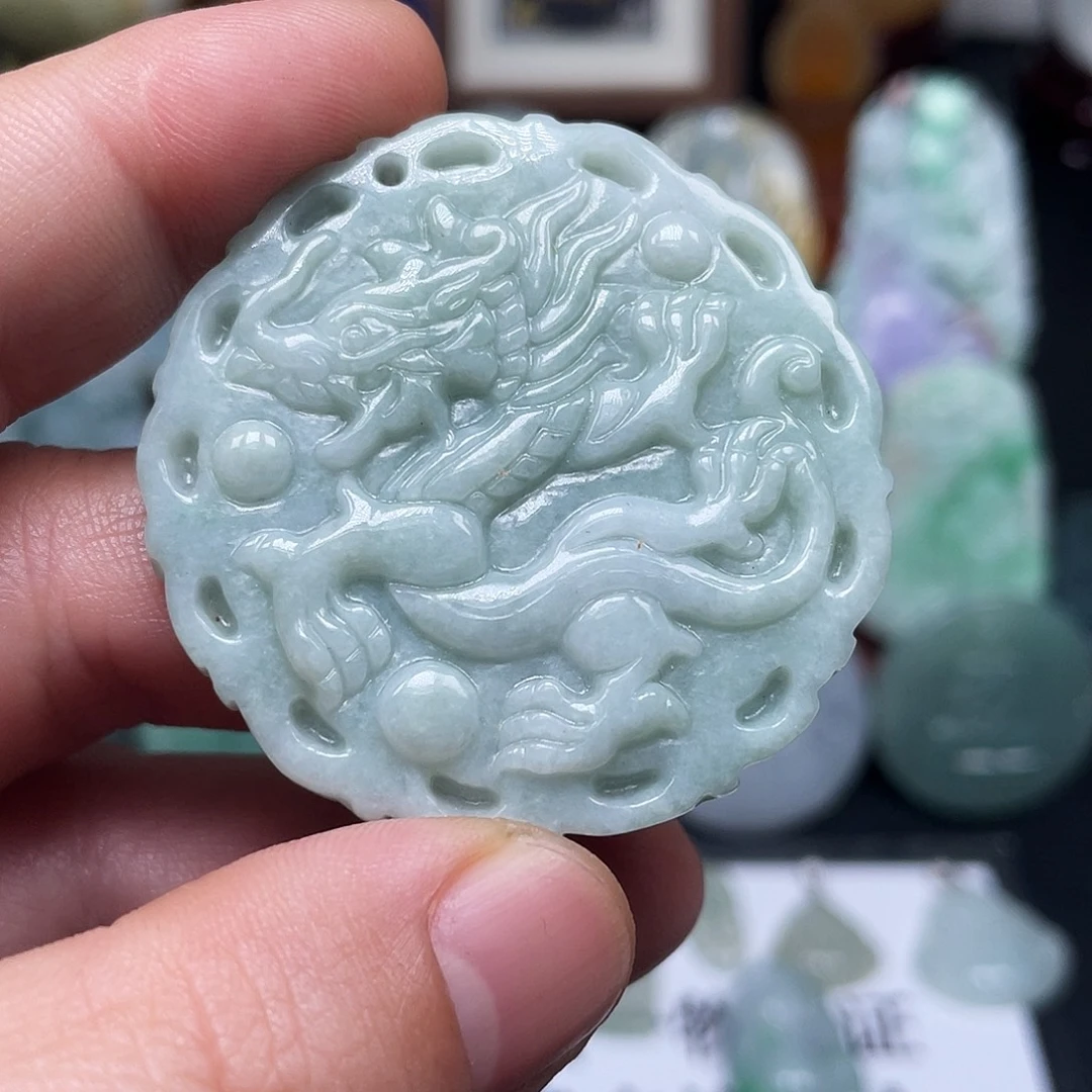 翡翠未镶嵌颈饰龙行天下