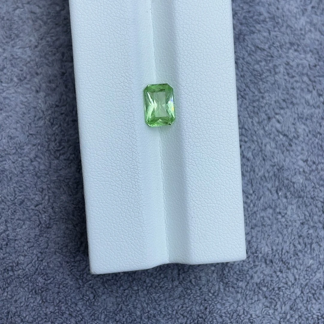 石榴石未镶嵌裸石1.76Ct