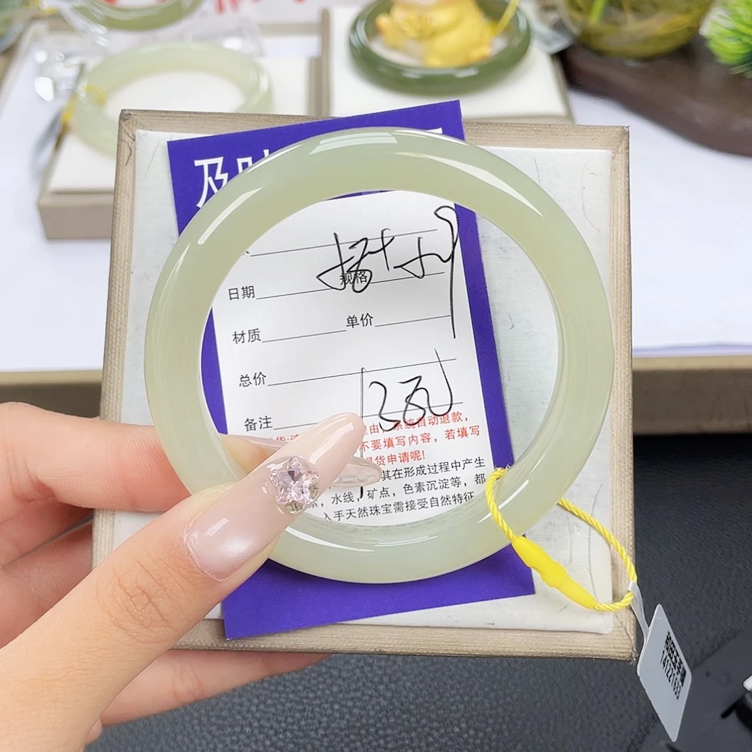 诸***7未镶嵌手镯和田玉