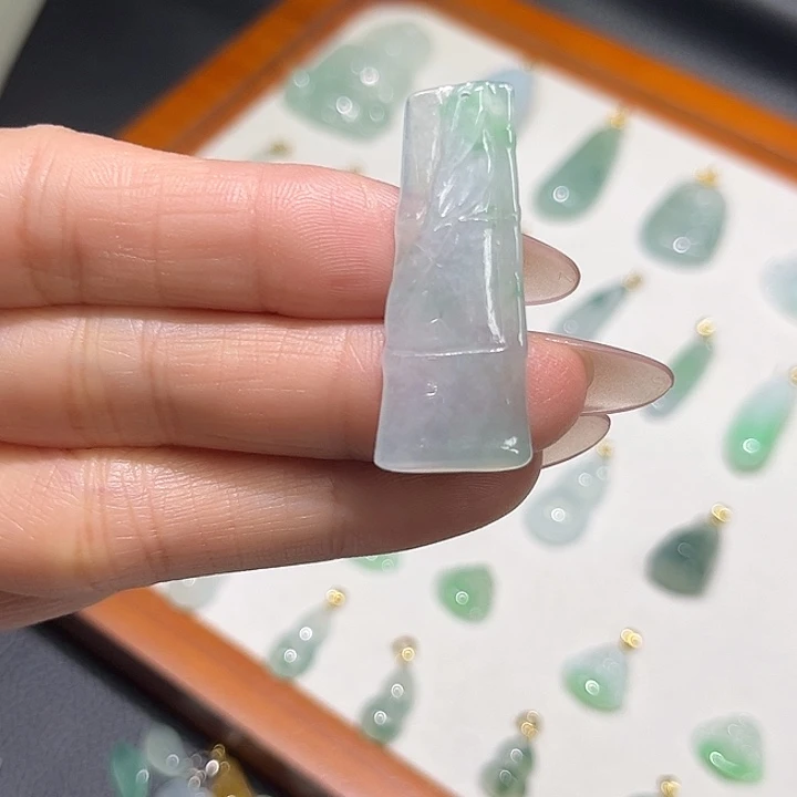 翡翠未镶嵌颈饰竹节