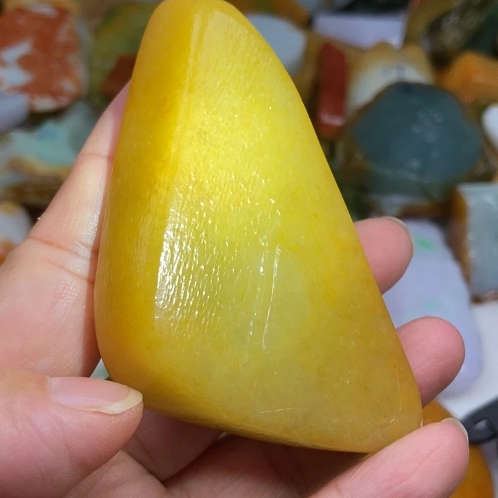 翡翠未镶嵌颈饰缅甸的