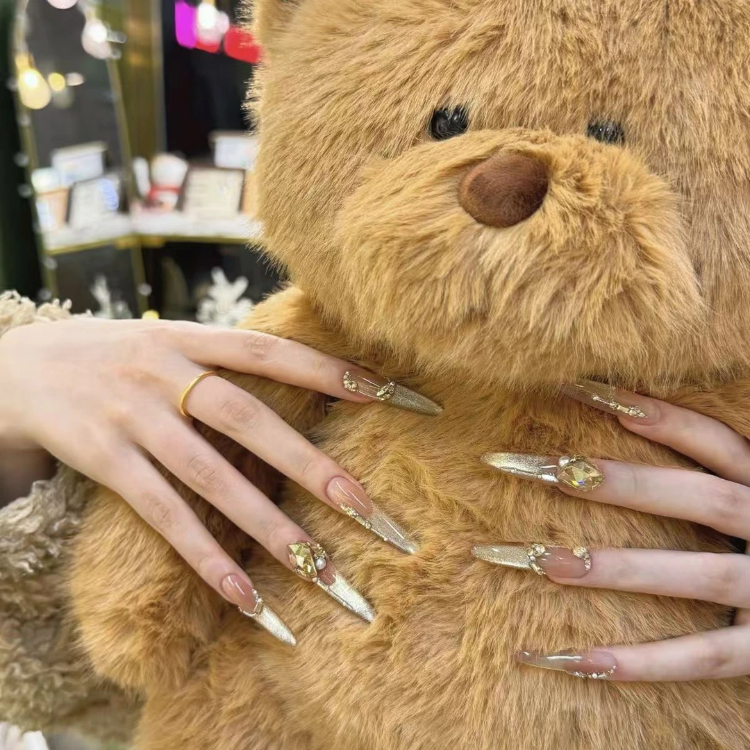 纯手工穿戴甲小红书新款贵气氛围感爆闪华子钻链条猫眼美甲贴成品