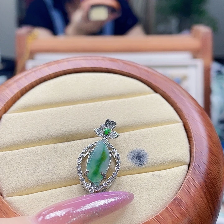 翡翠未镶嵌颈饰天然翡翠Ａ货