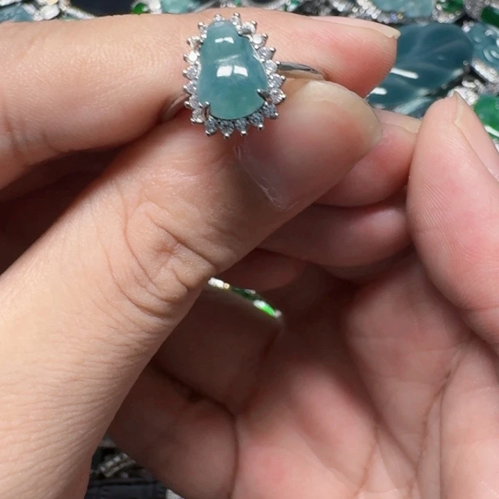 翡翠未镶嵌颈饰天然A货翡翠放漏