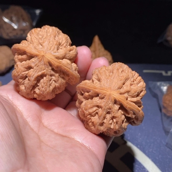 文玩核桃吊坠粗筋