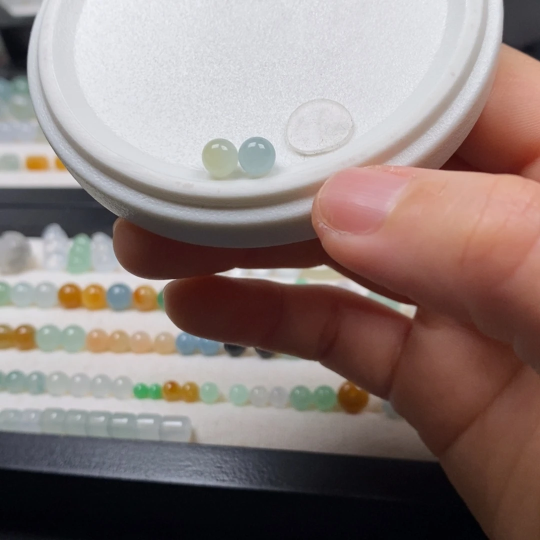 翡翠散珠卡5.5冰珠一对