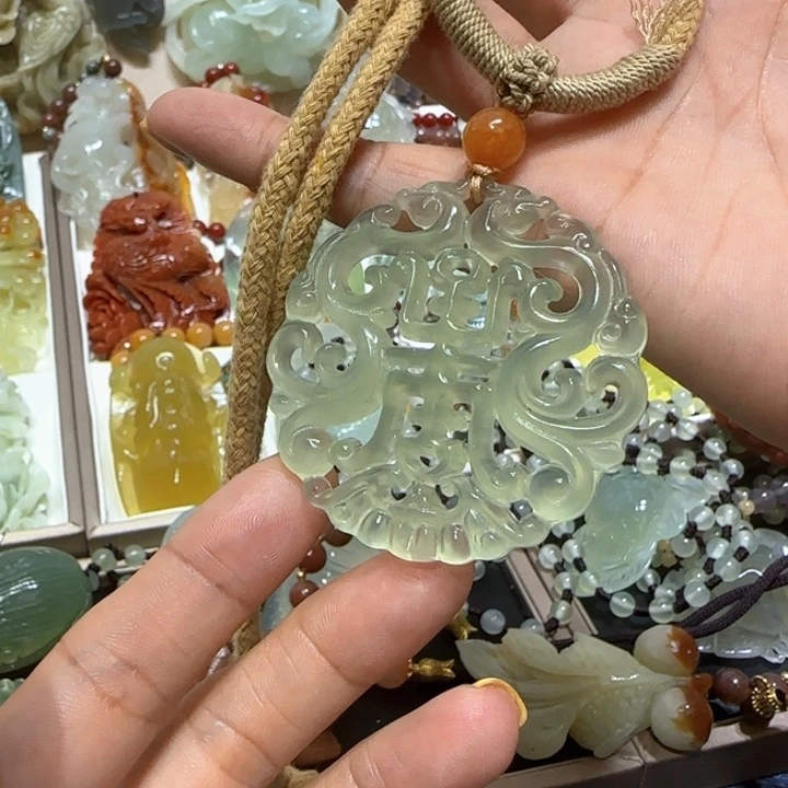蛇纹石玉未镶嵌吊坠