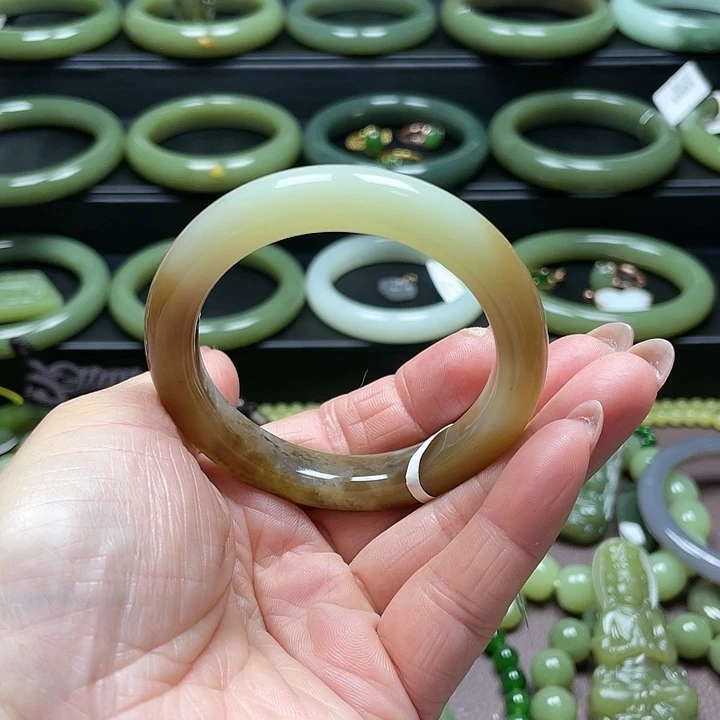 和田玉未镶嵌手镯