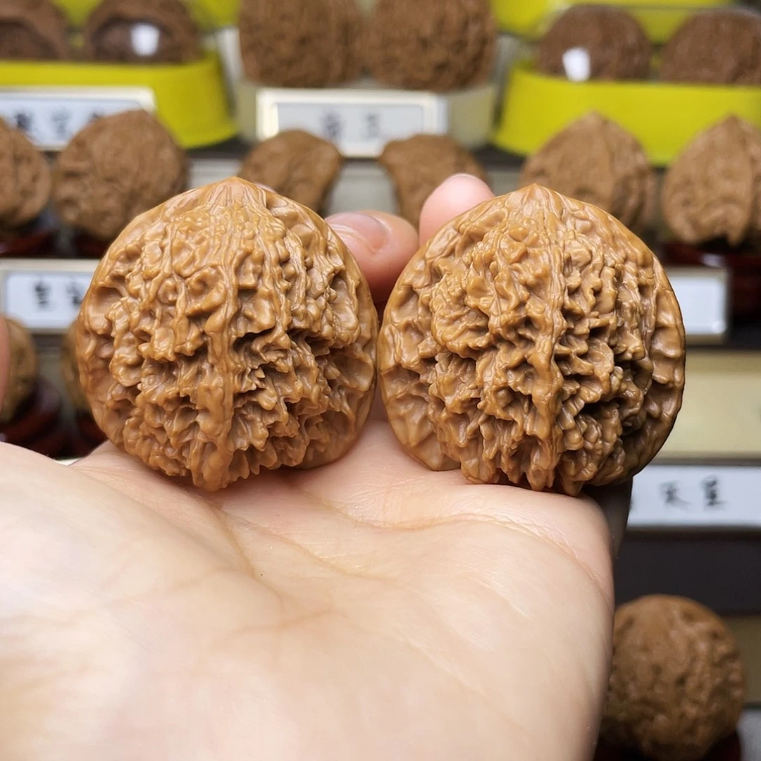 把件文玩核桃满天星40左右