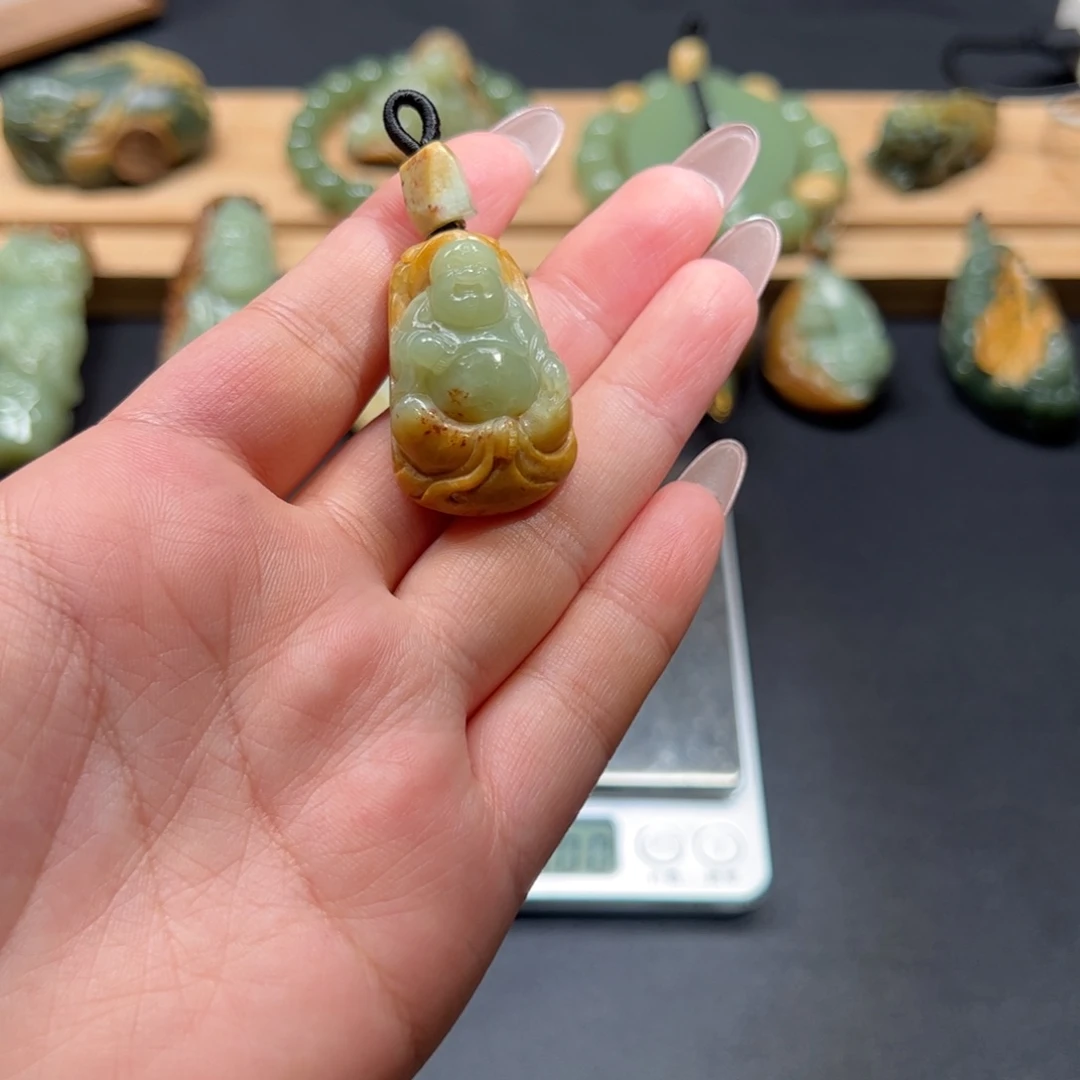 清***月颈饰未镶嵌岫岩河磨玉（透闪石质玉）