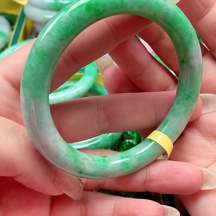 桃***山翡翠未镶嵌手镯翡翠手镯