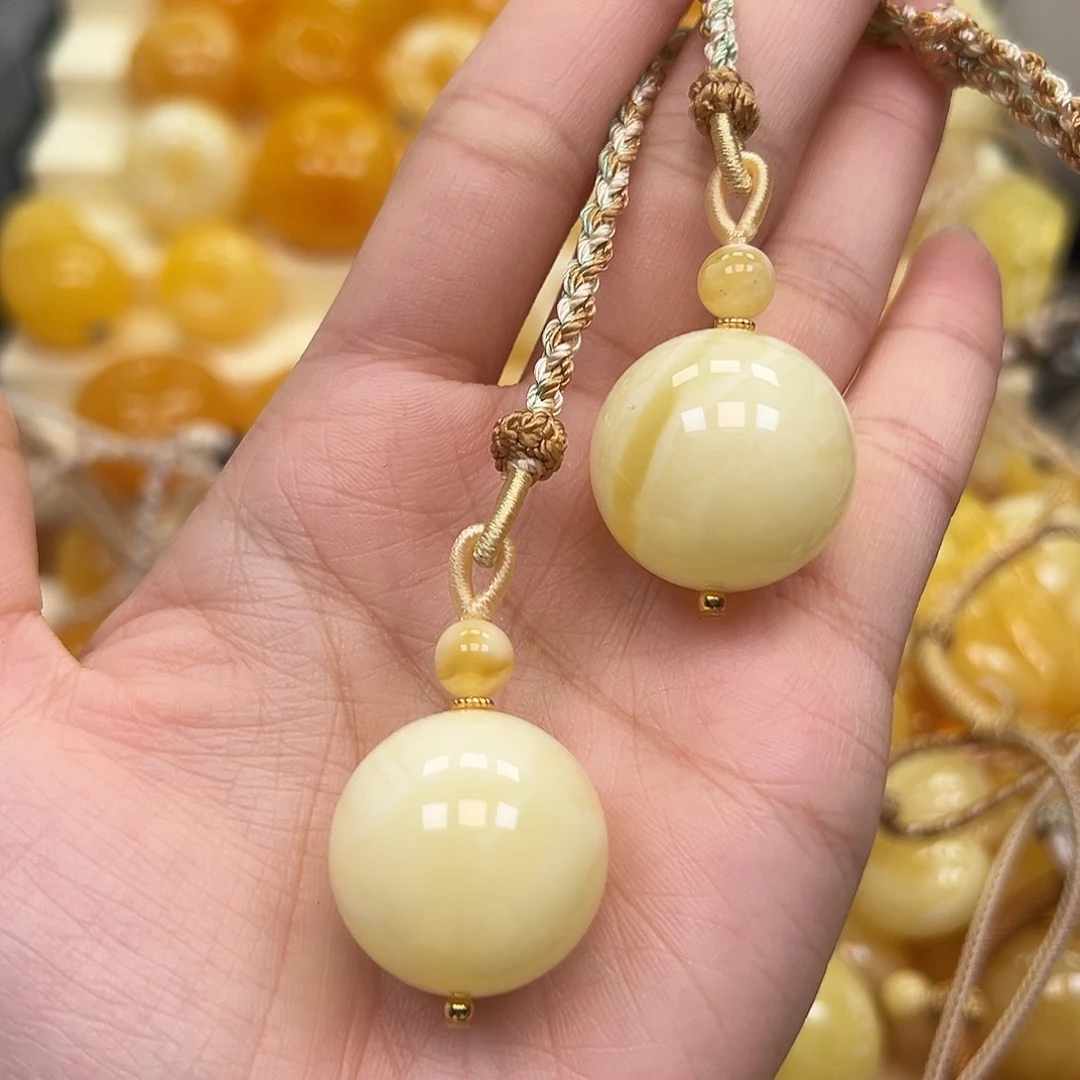 琥珀未镶嵌颈饰蜜蜡