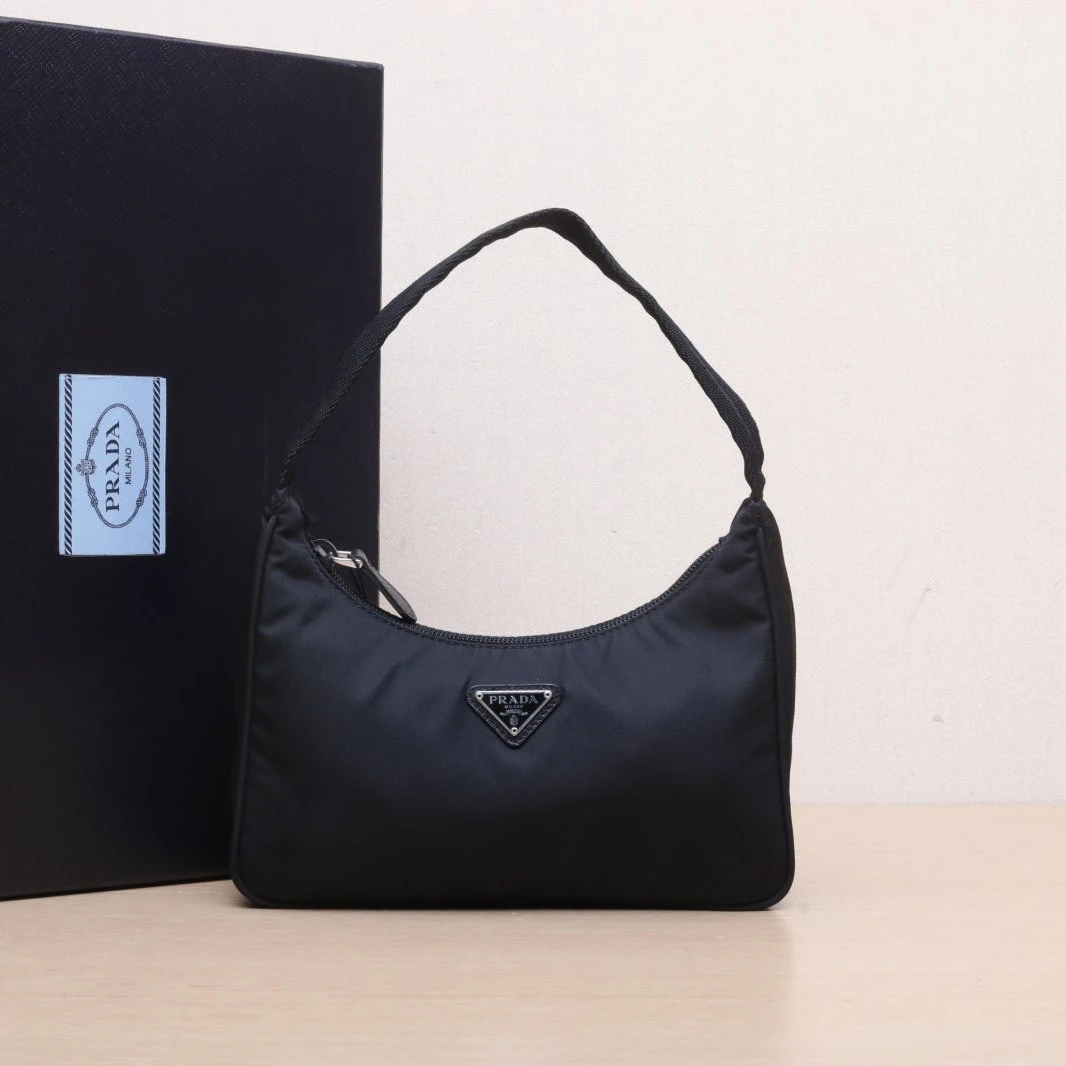 95新 Prada/普拉达 【黑黑】Hobo 腋下包 黑色 尼龙 银扣 276685