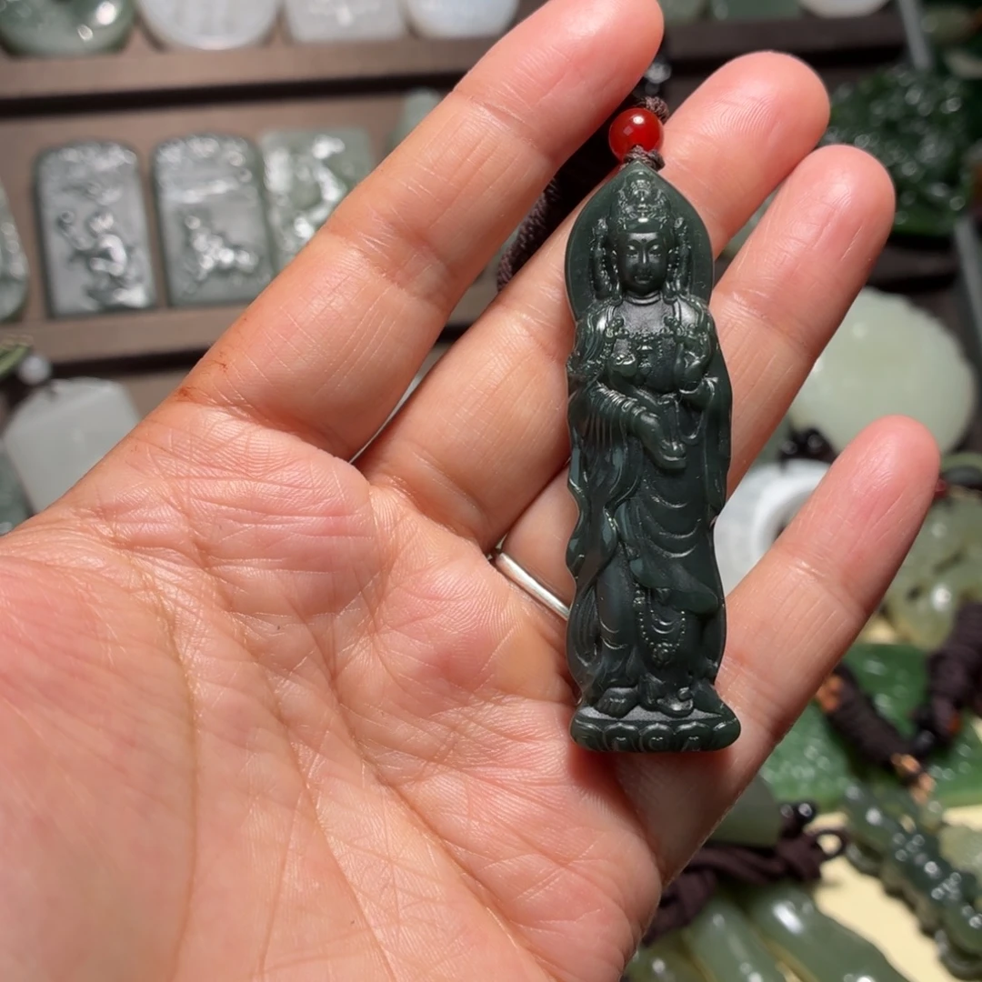 我***福和田玉未镶嵌颈饰