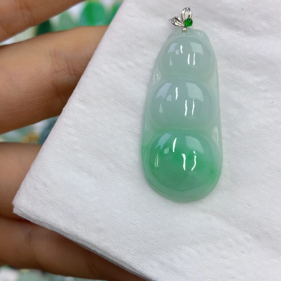 翡翠18K金镶嵌颈饰翡翠