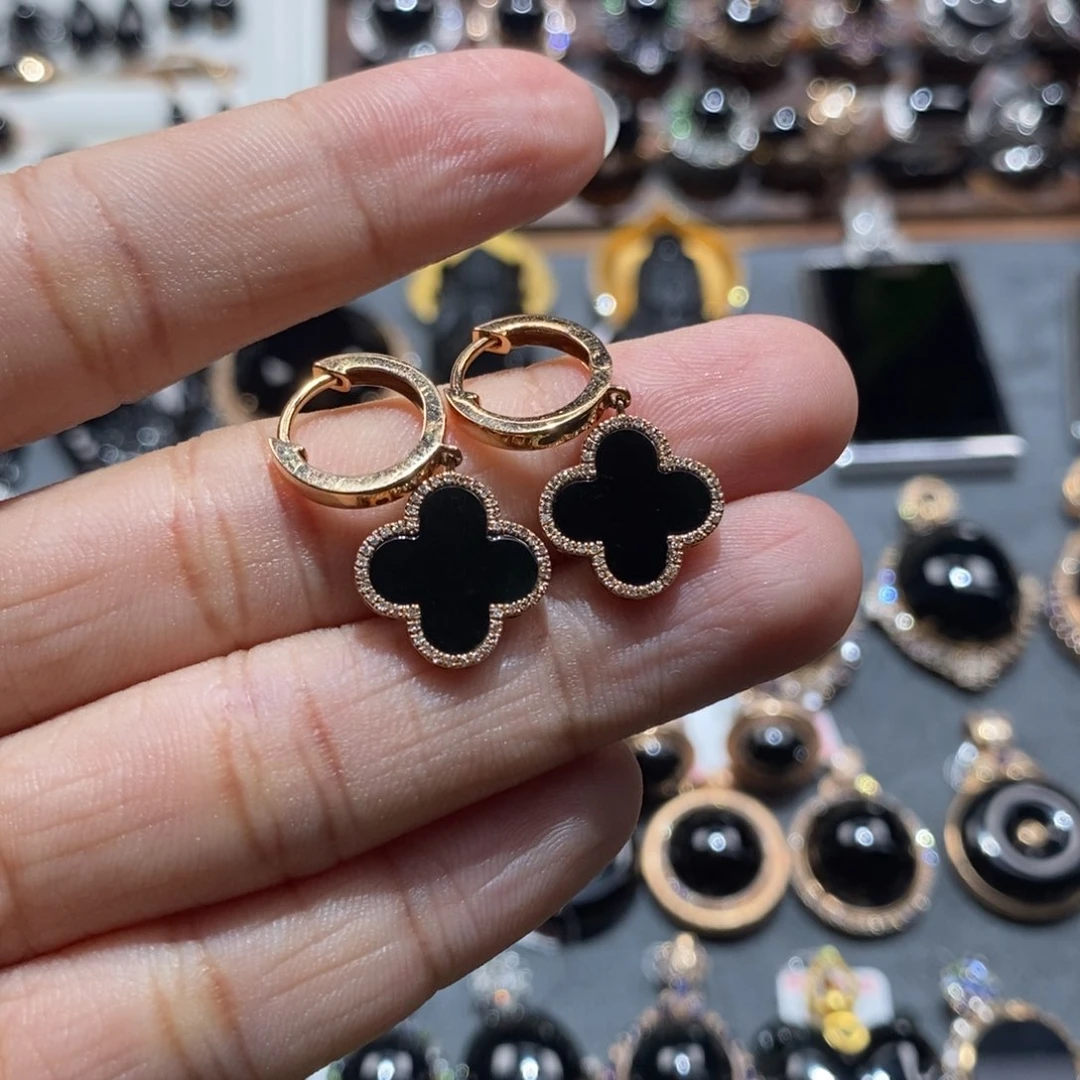 18K金镶嵌翡翠耳饰墨翠