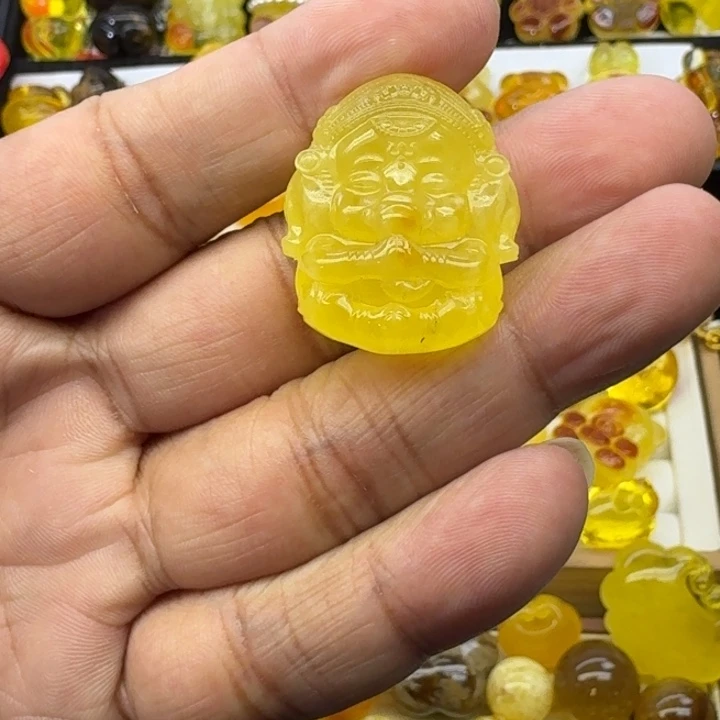 蜜蜡未镶嵌颈饰象神