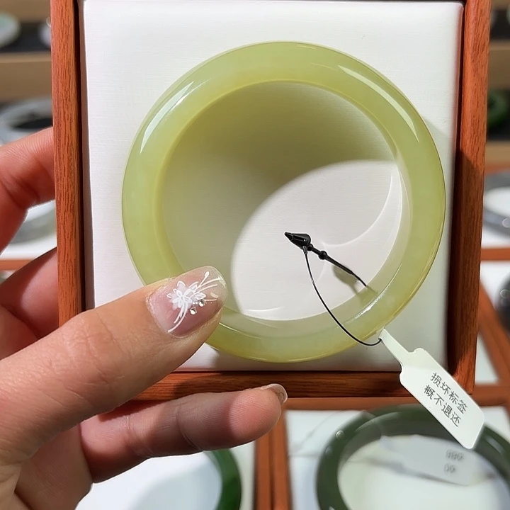 和田玉（糖玉）未镶嵌手镯