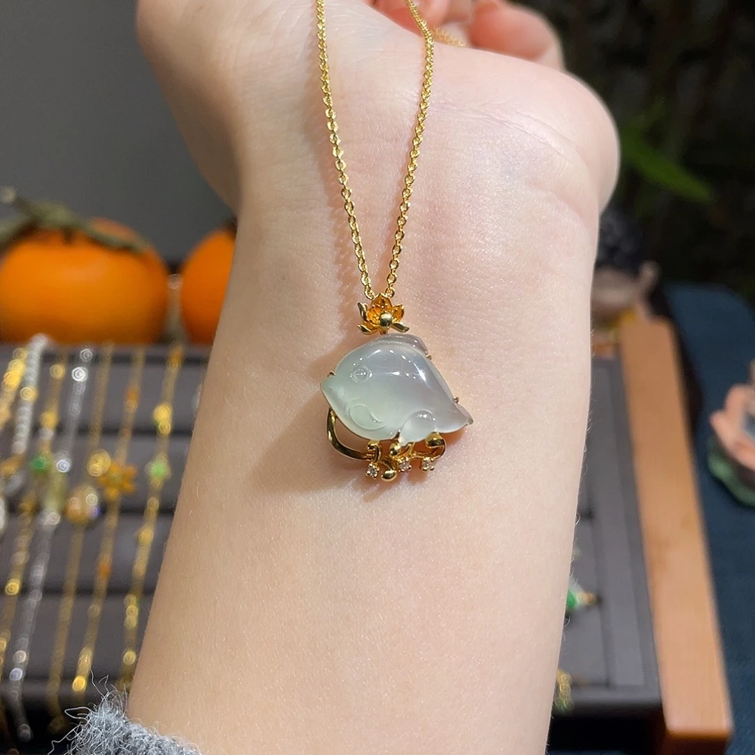 翡翠吊坠(不含链)18K金镶嵌胖胖海豚