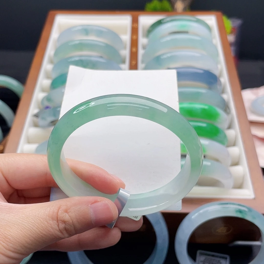 翡翠未镶嵌手镯56贵妃甜绿