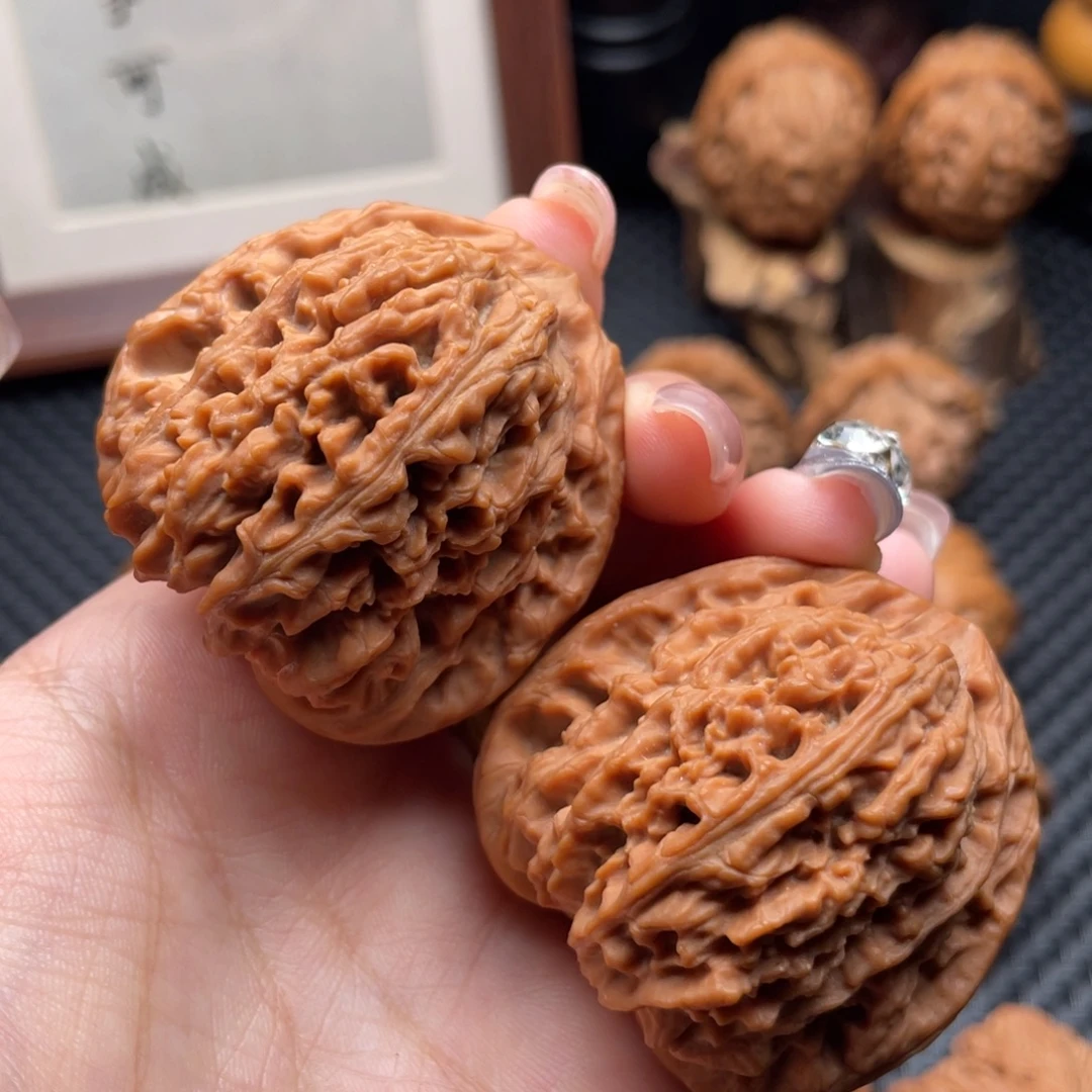 向****把件文玩核桃南疆石