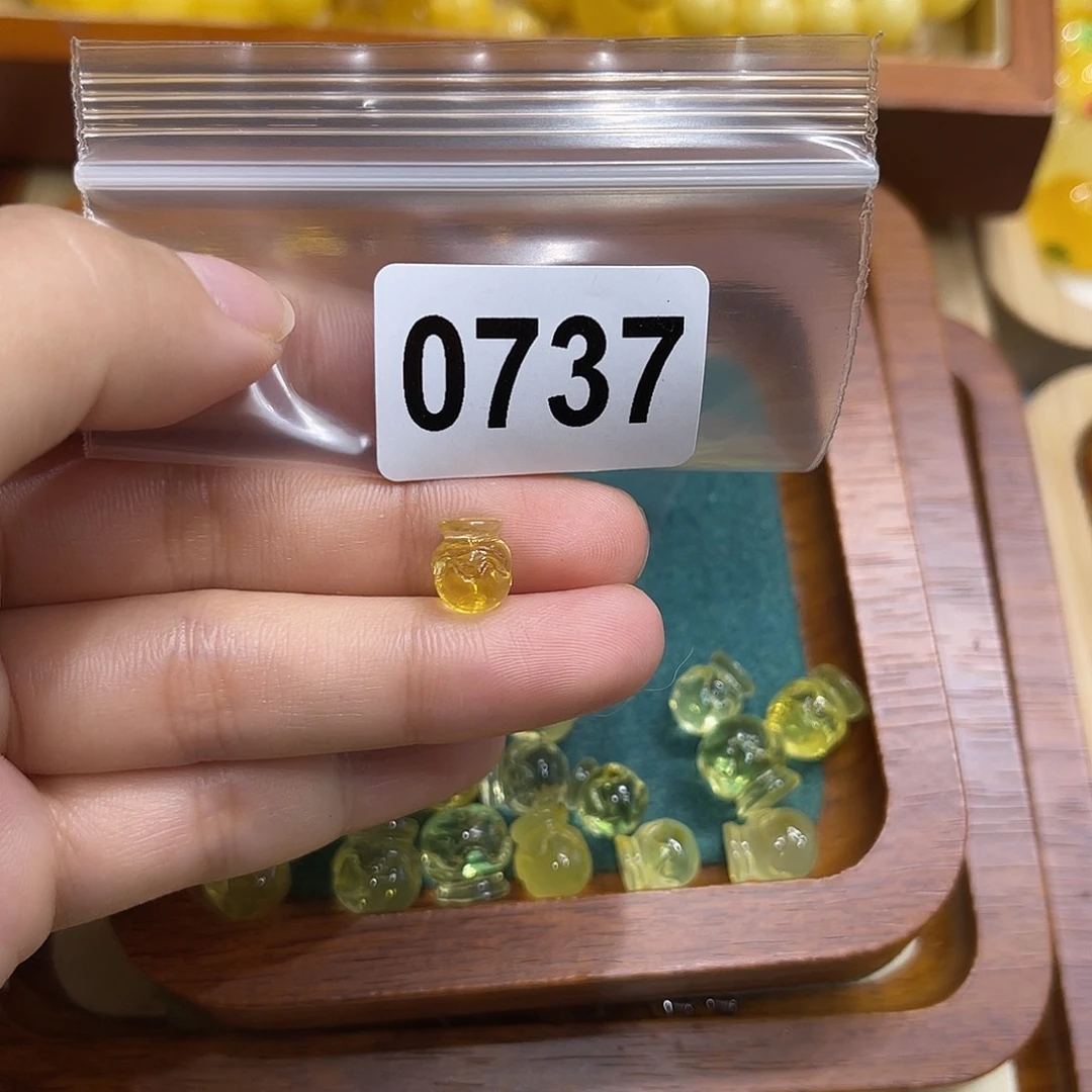 杰***吖琥珀未镶嵌珠宝奇石