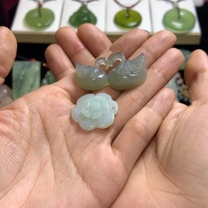 【闪购商品】蛇纹石玉未镶嵌颈饰姜***～