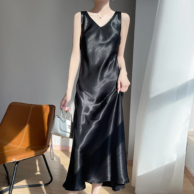 【价格已开】夏季鎏金缎面V领连衣裙性感黑色复古中长款气质打底