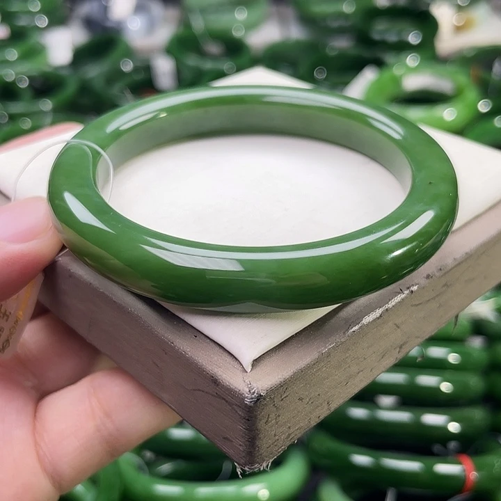 未镶嵌手镯和田玉（碧玉）