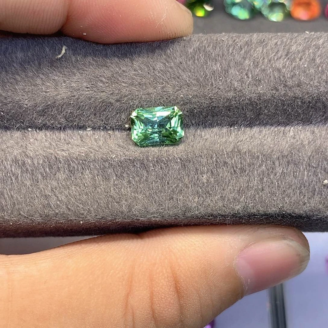 未镶嵌裸石碧玺碧玺