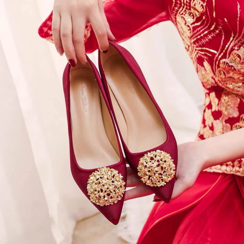 2035 1 红色婚鞋女平底秀禾婚纱两穿不累脚尖头单鞋结婚新娘鞋
