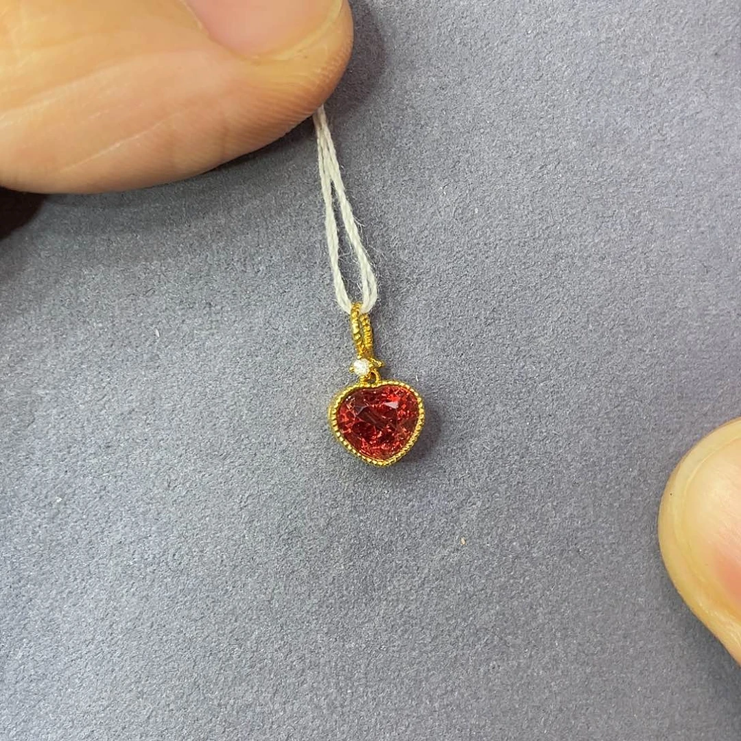 18K金镶嵌尖晶石颈饰