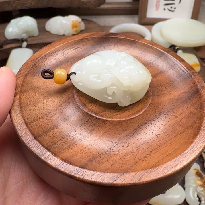吊坠(不含链)未镶嵌和田玉（子料）貔貅
